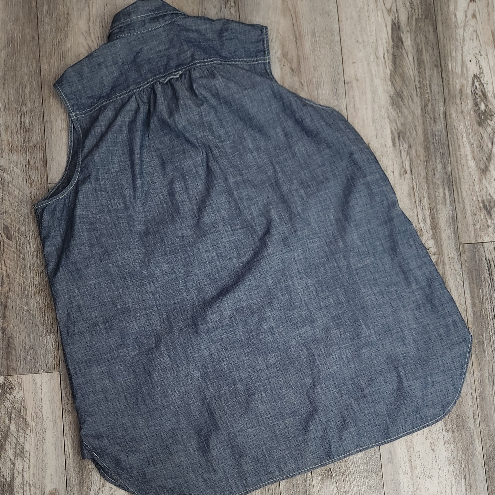 Duluth Trading Co Blue Chambray Button-Up Shirt - Picture 4 of 4